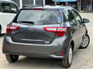 Toyota Vitz 1.3 FWD 5dr 2019 Gray