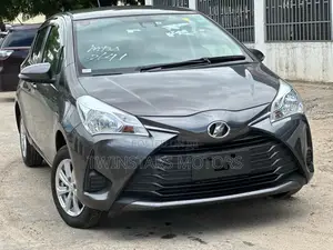 Toyota Vitz 1.3 FWD 5dr 2017 Gray