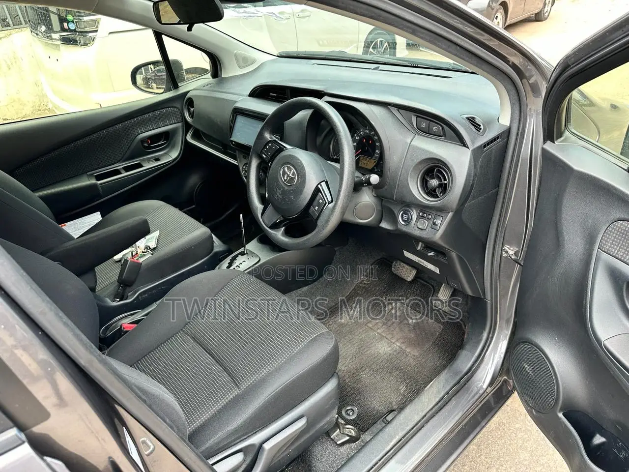 Toyota Vitz 1.3 FWD 5dr 2019 Gray