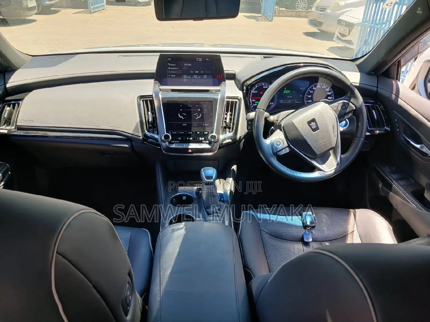 Toyota Crown Majesta 2.5 AWD Hybrid 2017 Silver