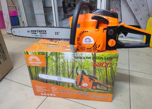 Powerful Gasoline Chainsaw 22' - main view