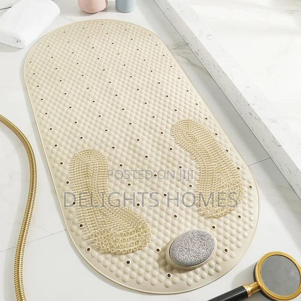 Anti-Slip Bathroom Mat With Pumice Feet Scrub *