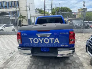 Toyota Hilux 2019 Blue