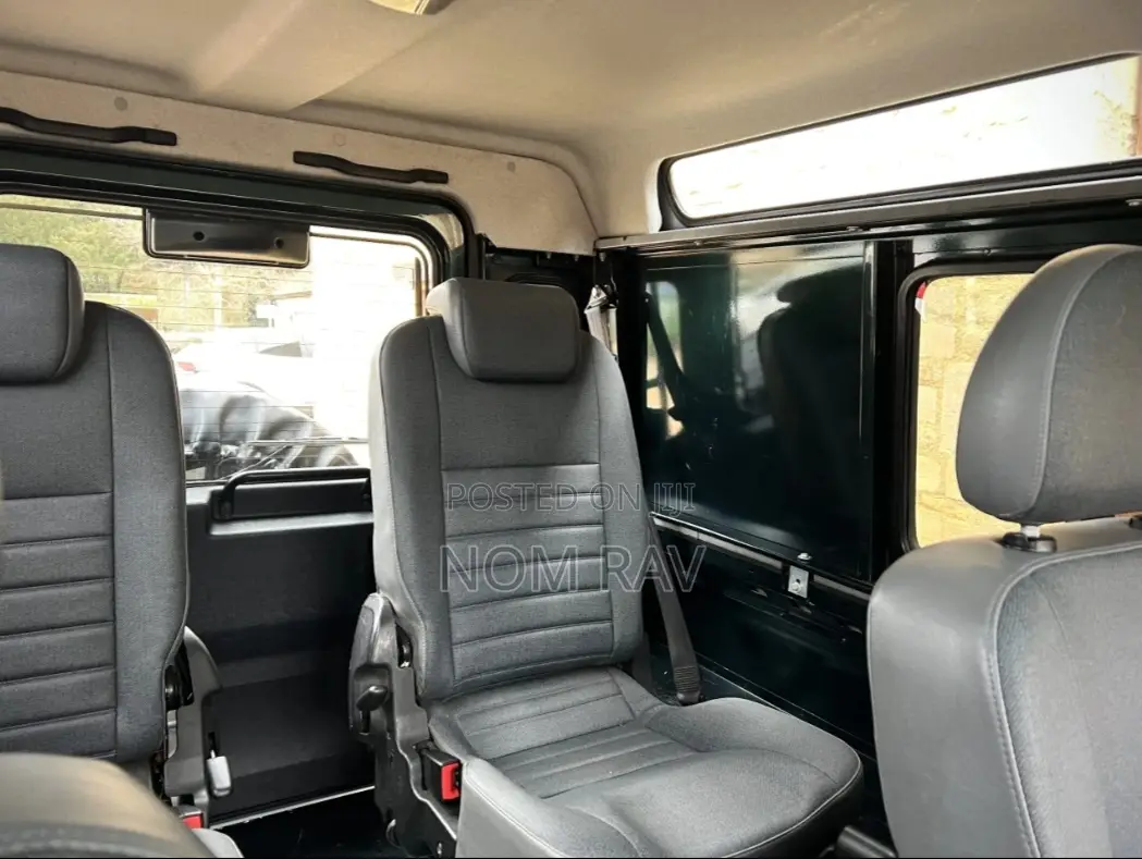 Land-Rover Defender/Puma Seats