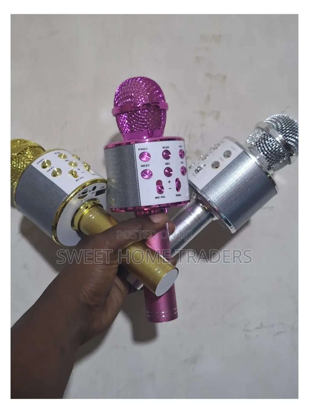 Abroad
Wireless Bluetooth Microphone