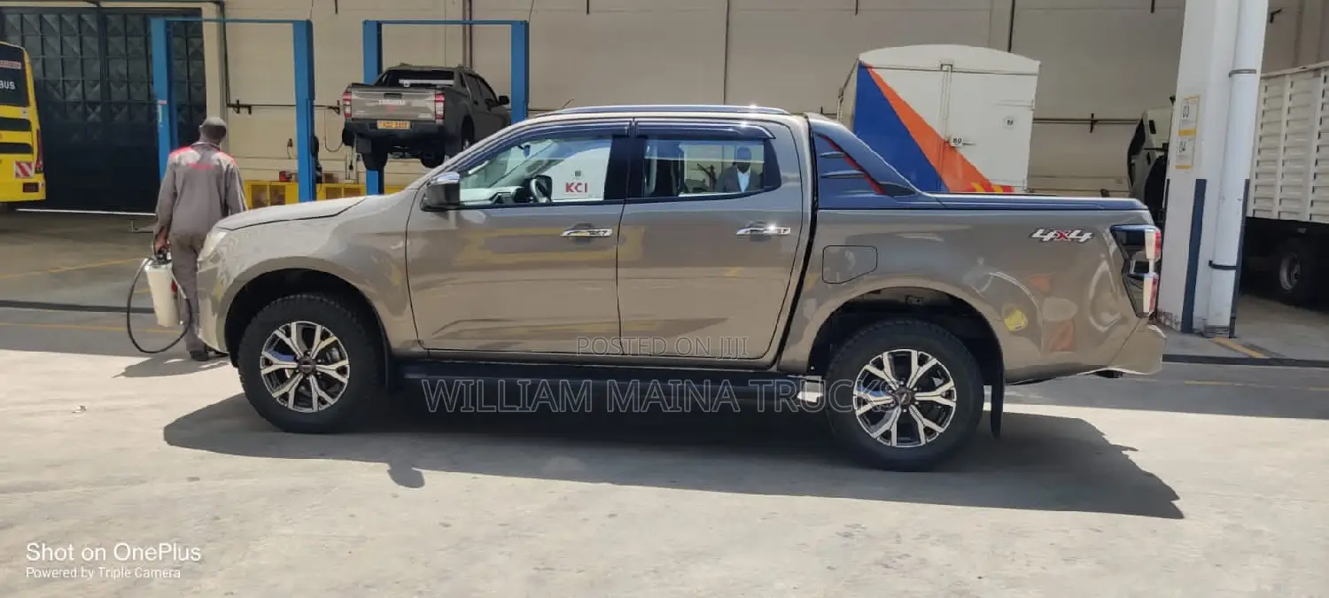 New Isuzu D-MAX 2024 Gray