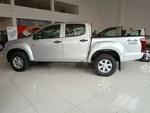 New Isuzu D-MAX 2024 Silver