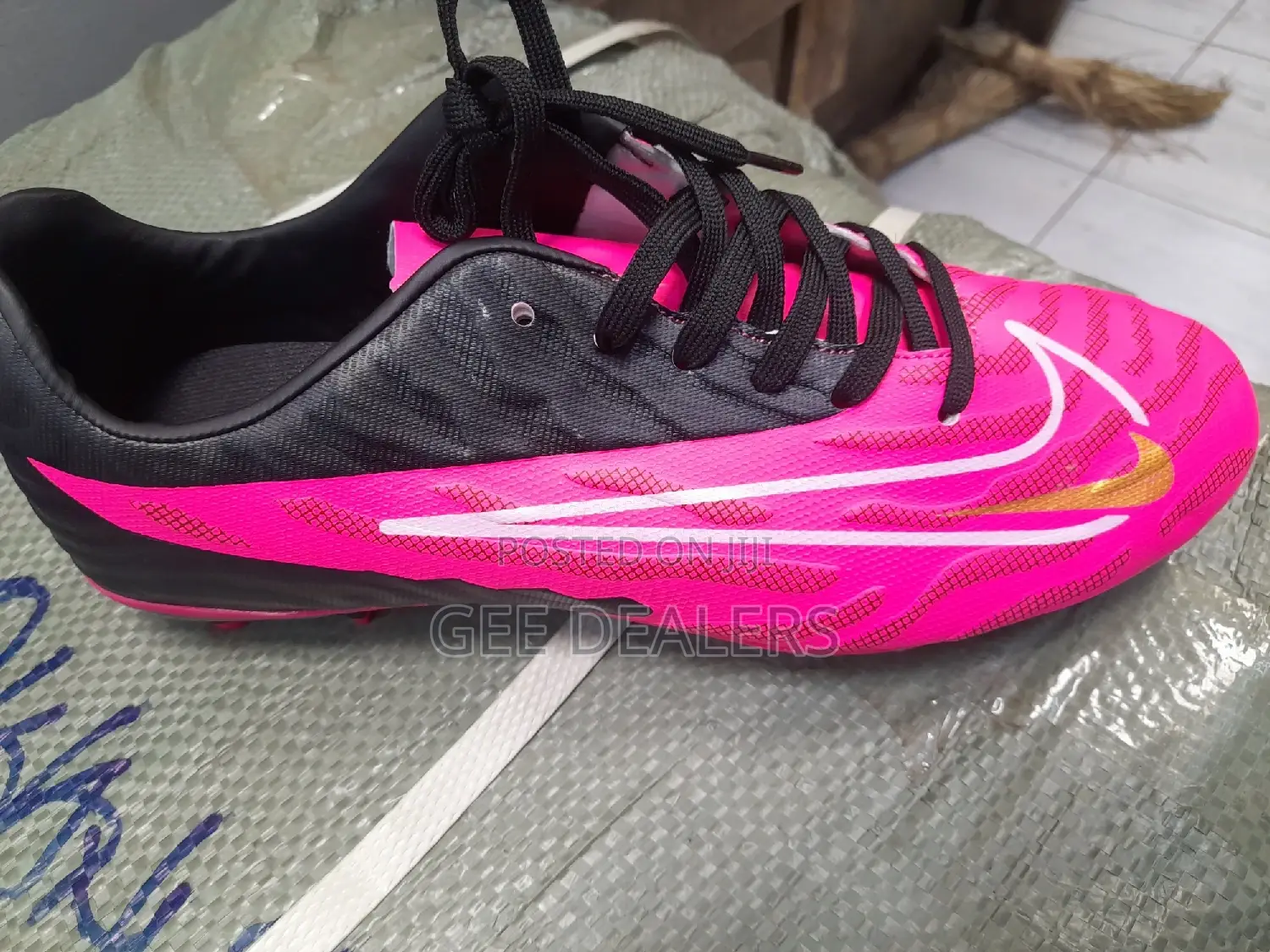Phantom Football/Soccer Boots Size 40-45