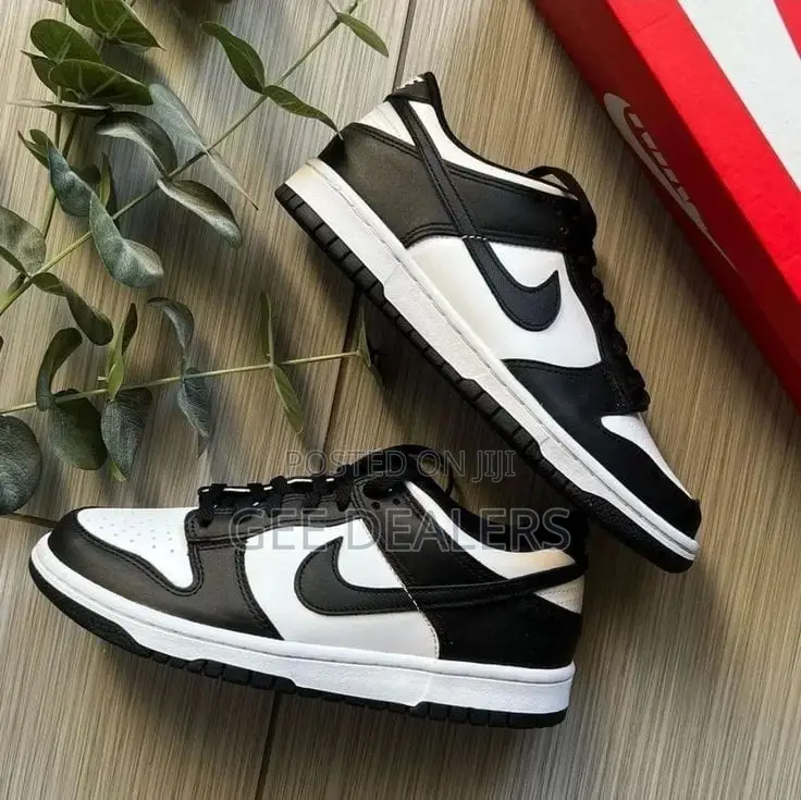 Jordan 1 Low Cut Sneakers