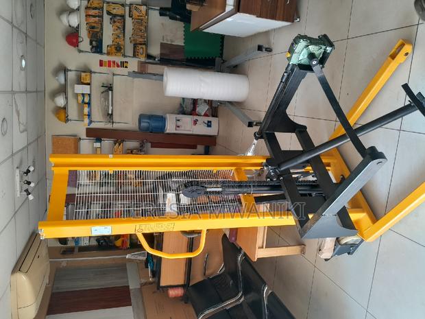 Manual Drum Lifter/Stacker - thumbnail 5