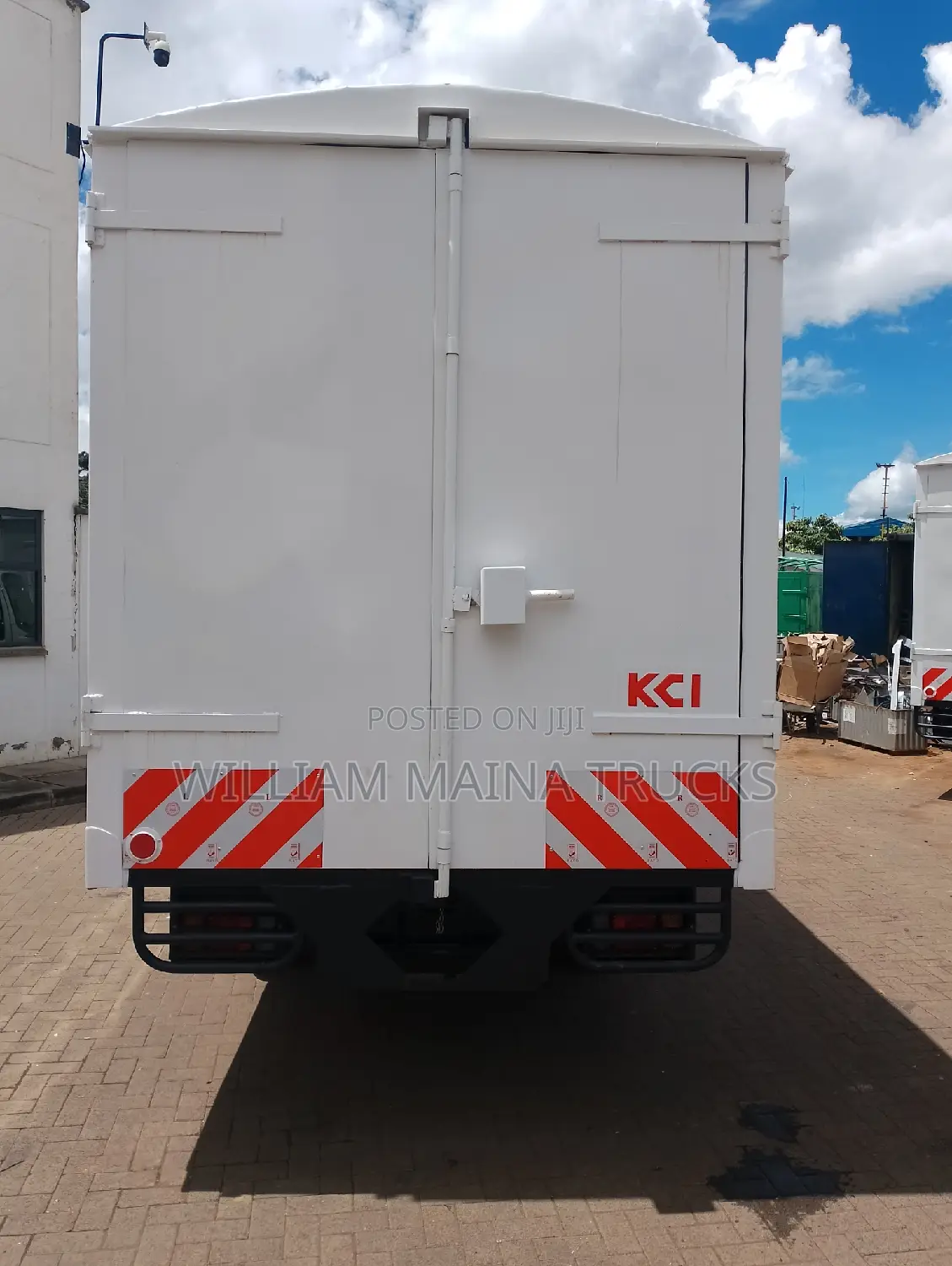 Isuzu NMR(White Plain Body)