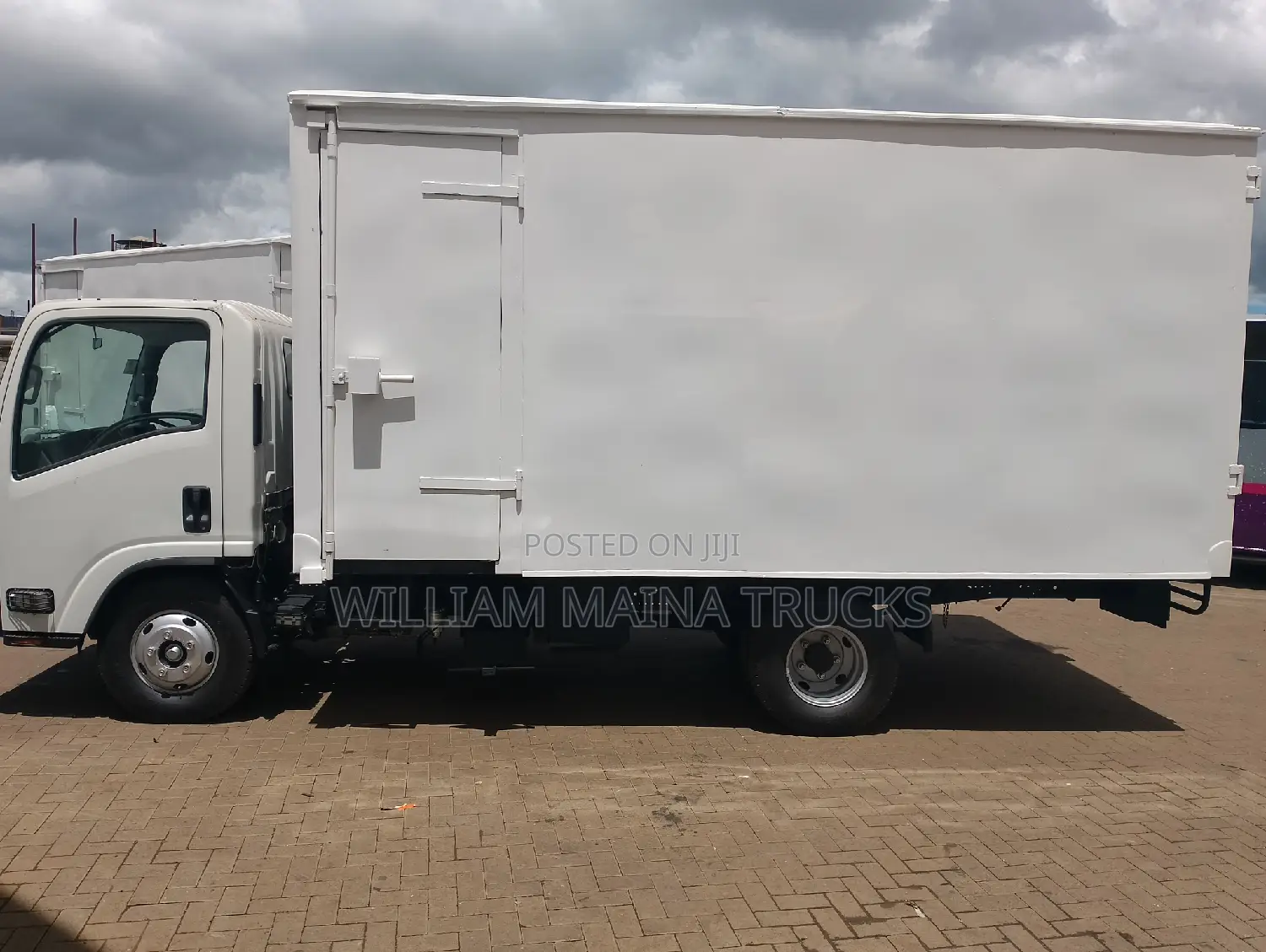 Isuzu NMR(White Plain Body)