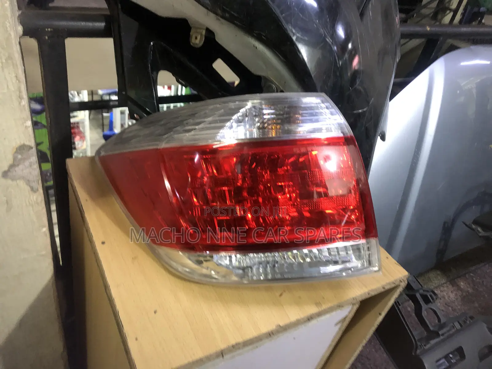 Toyota Kluger 2013 Taillight