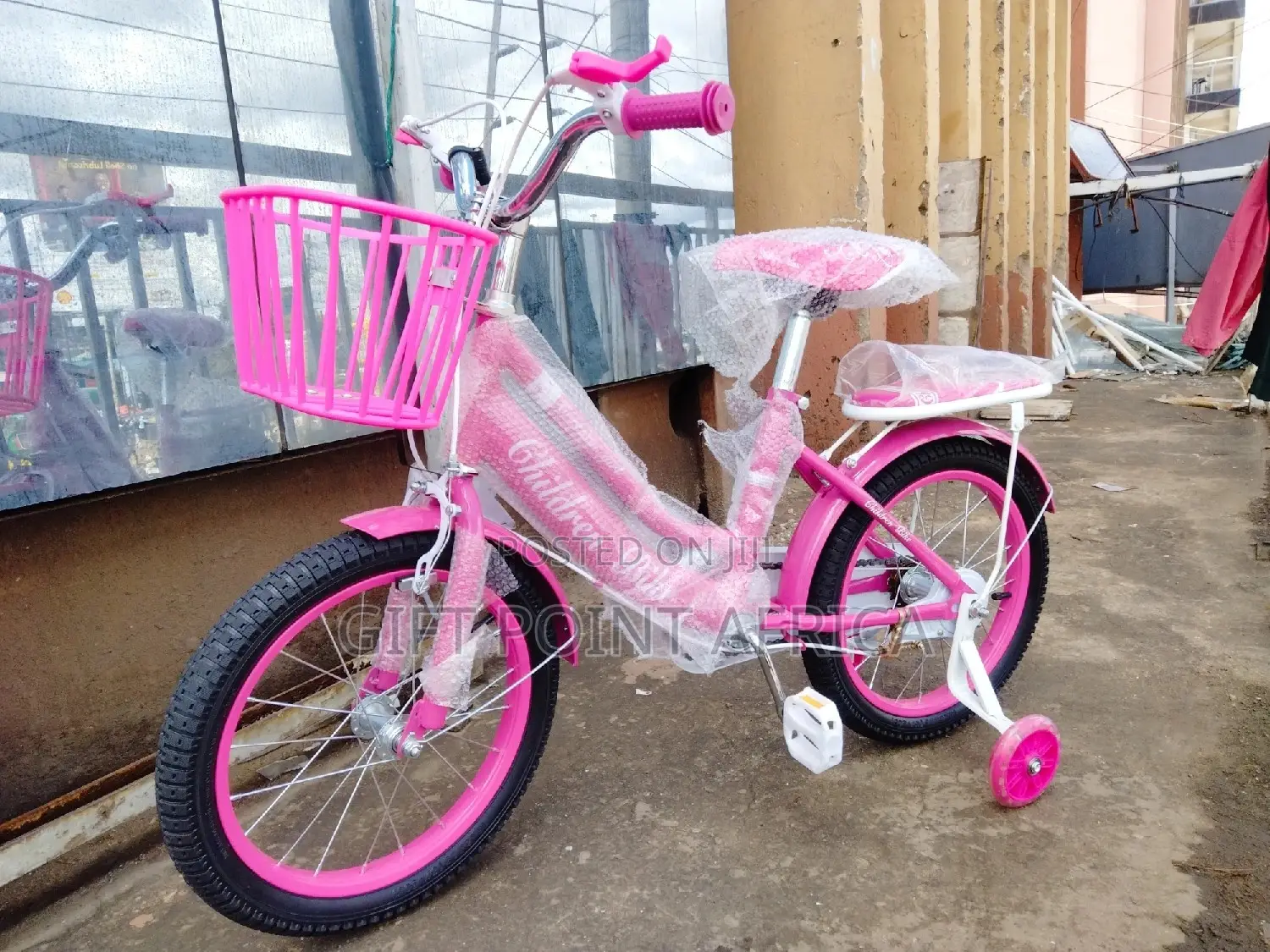 Size 16"Kids Bike With Adjustable Seat Pink in Color