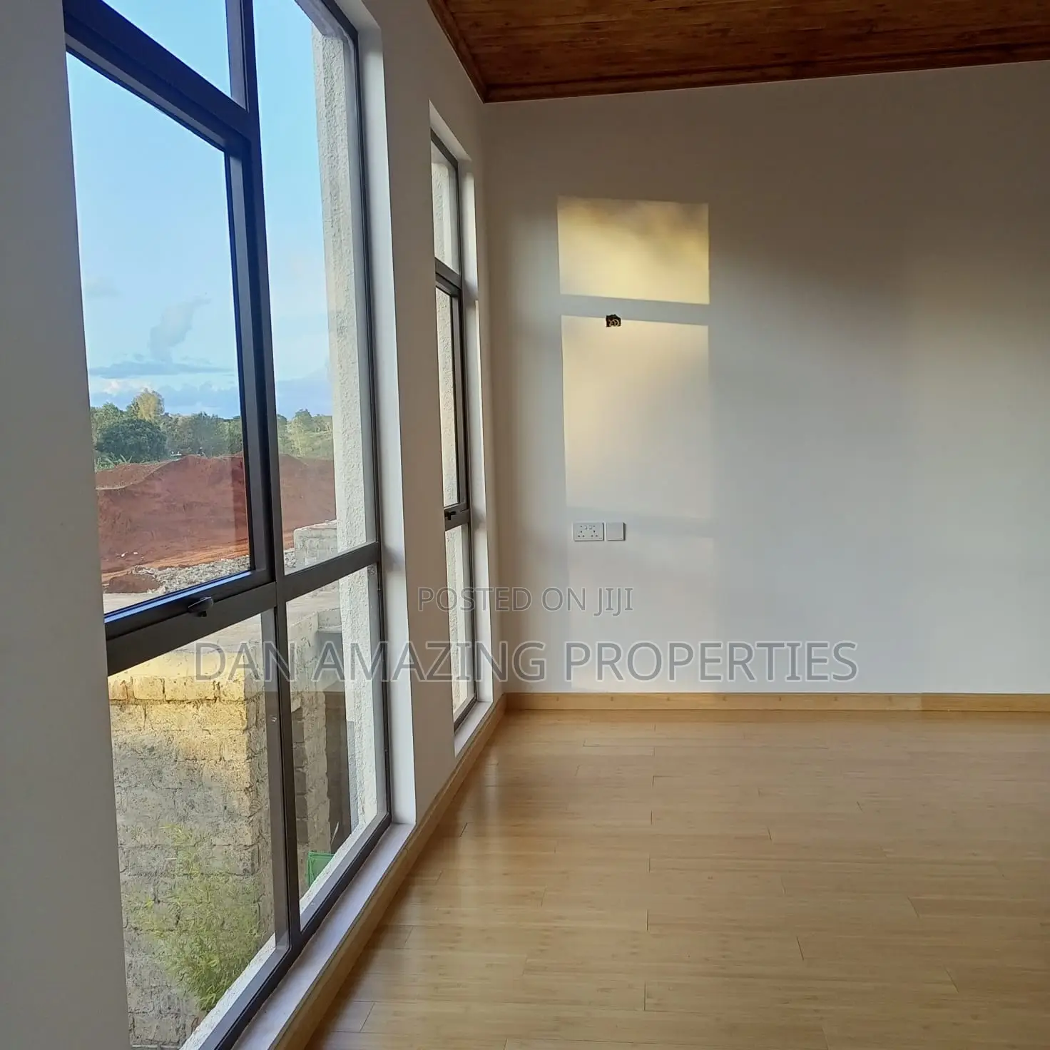 4bdrm Townhouse/Terrace in Kiambu Rd Plus Dsq for sale