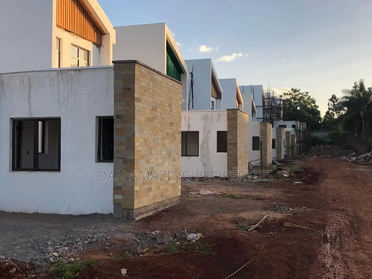 4bdrm Townhouse/Terrace in Kiambu Rd Plus Dsq for sale