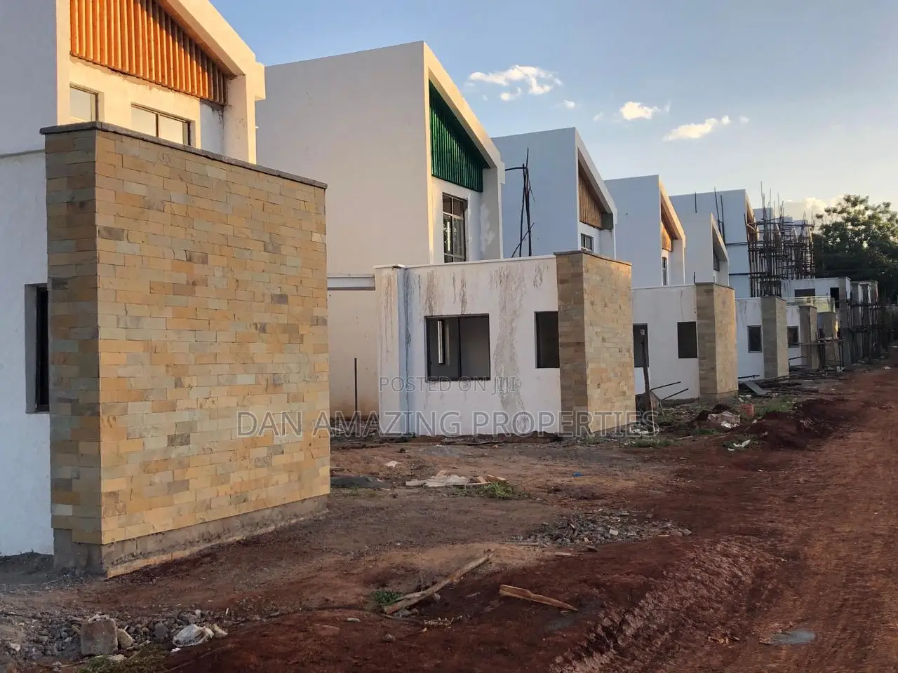 4bdrm Townhouse/Terrace in Kiambu Rd Plus Dsq for sale