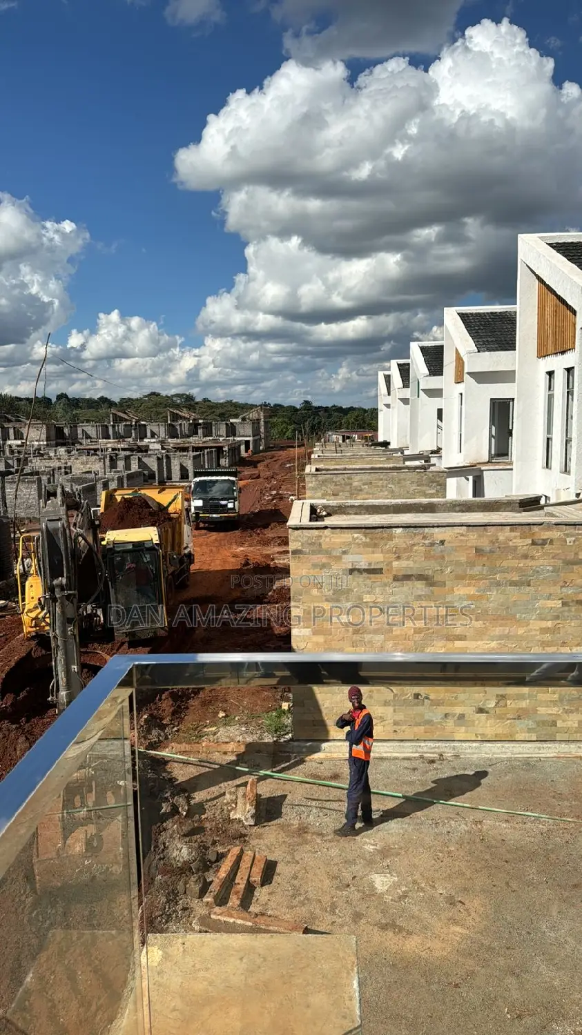 4bdrm Townhouse/Terrace in Kiambu Rd Plus Dsq for sale