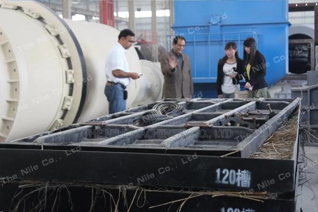 Iron Gold Separating Machine Mining Vibrating Table for Sale - thumbnail 3