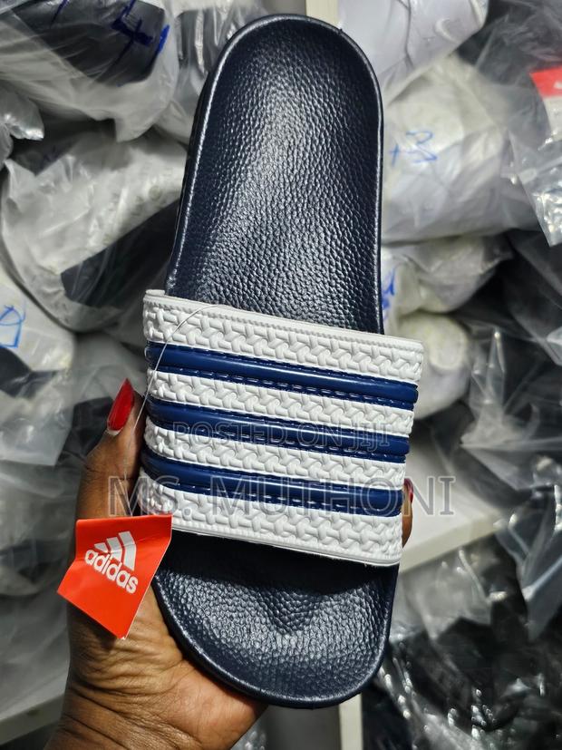 Adidas Slides Size 40-45 - thumbnail 2