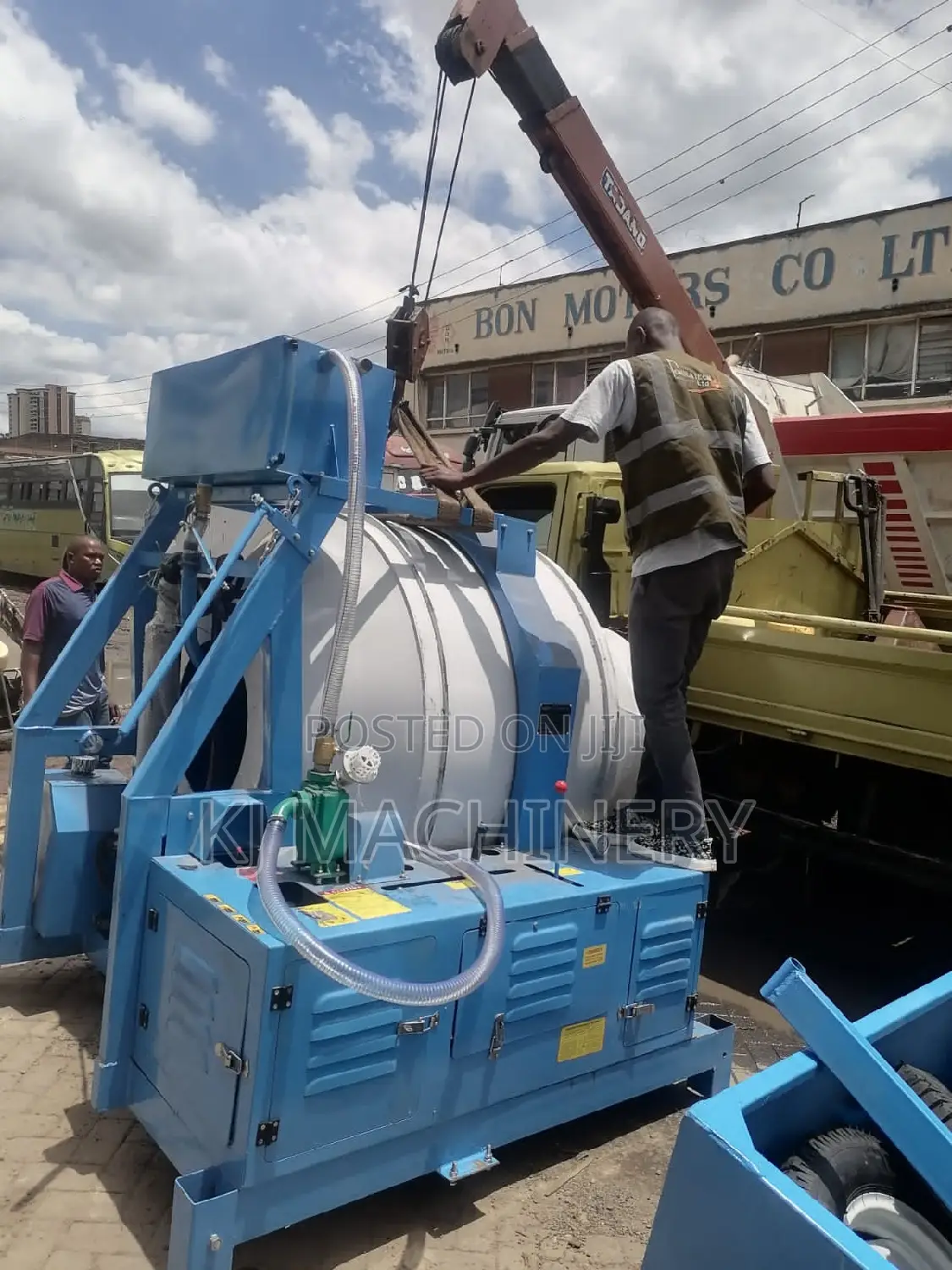 Self Loading Concrete Mixer 560litres Aico Japan