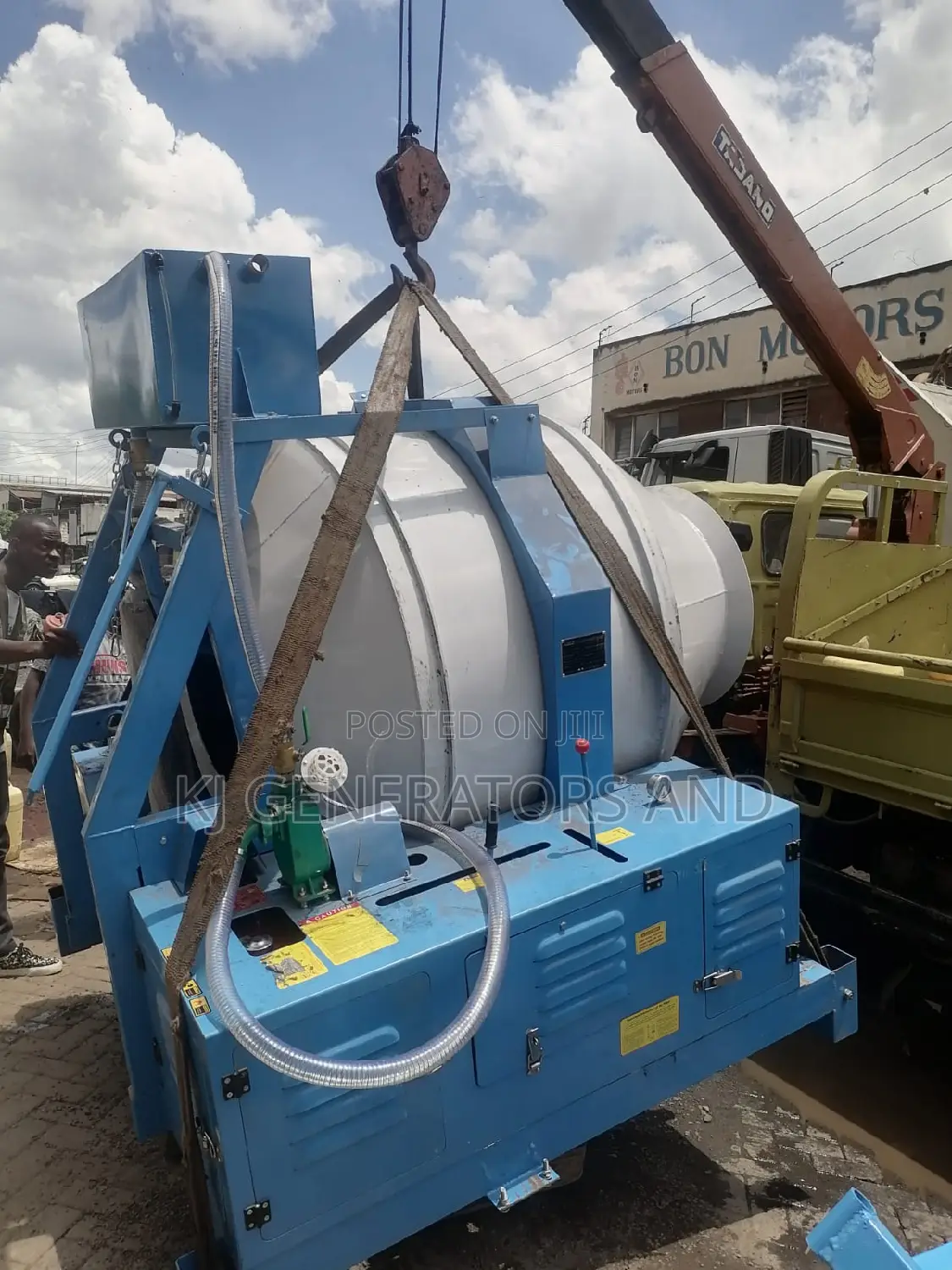 Self Loading Concrete Mixer