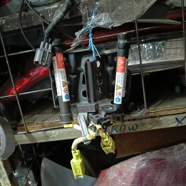Crown New Model 2016 Bonnet Electric Shocks - thumbnail 2