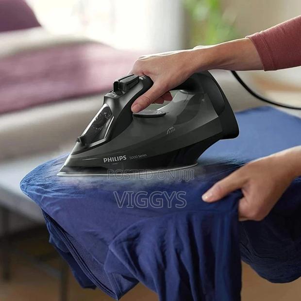 Philips Steam Iron - main view