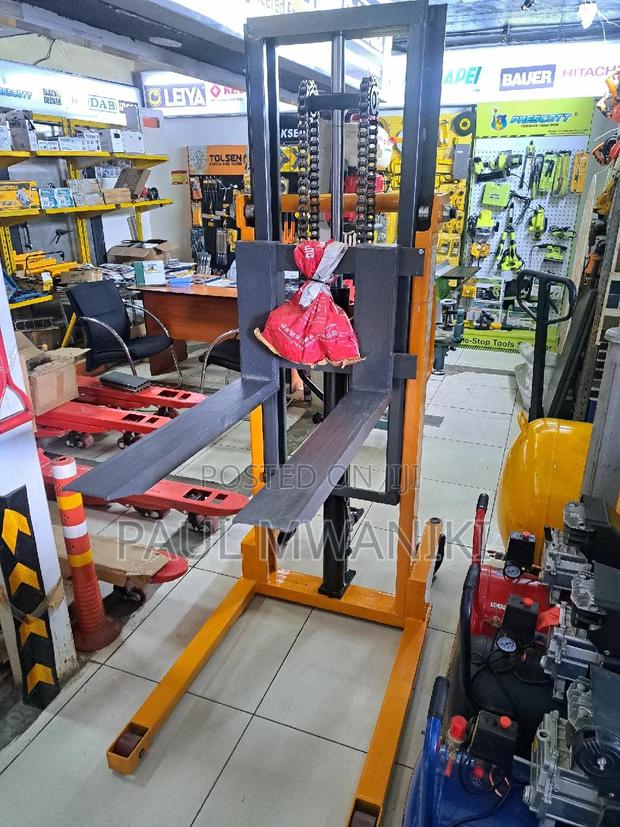 2000kgs Hydraulic Manual Stacker - thumbnail 3