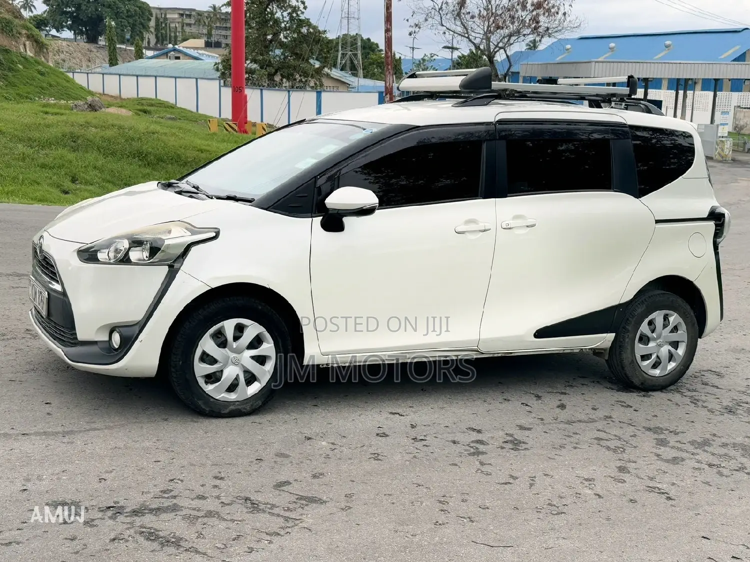 Toyota Sienta 2016 White