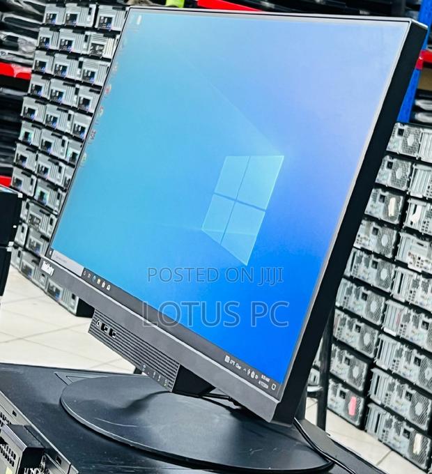 Desktop Computer Lenovo ThinkCentre 22 8GB Intel Core I5 HDD 500GB - main view