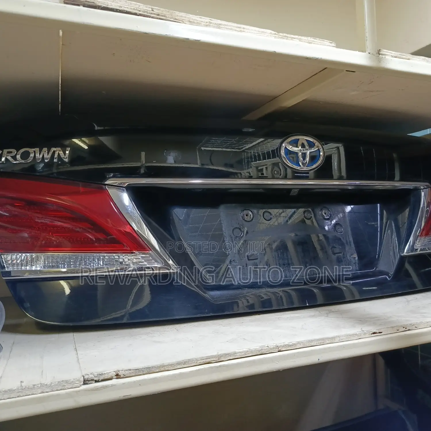 Crown Royal Salon Hybrid.2016 Tailgate.