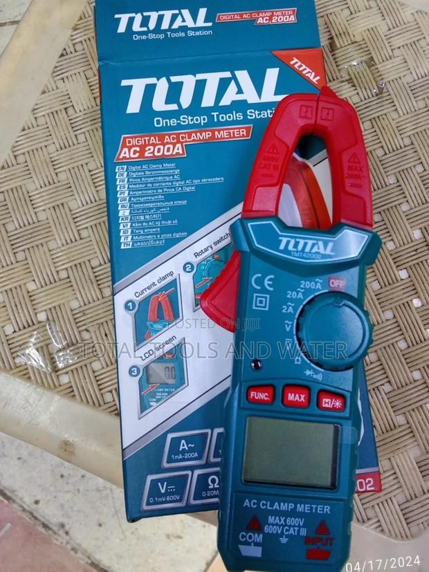 20 Ohms Total Digital Clamp Meter 200A - main view