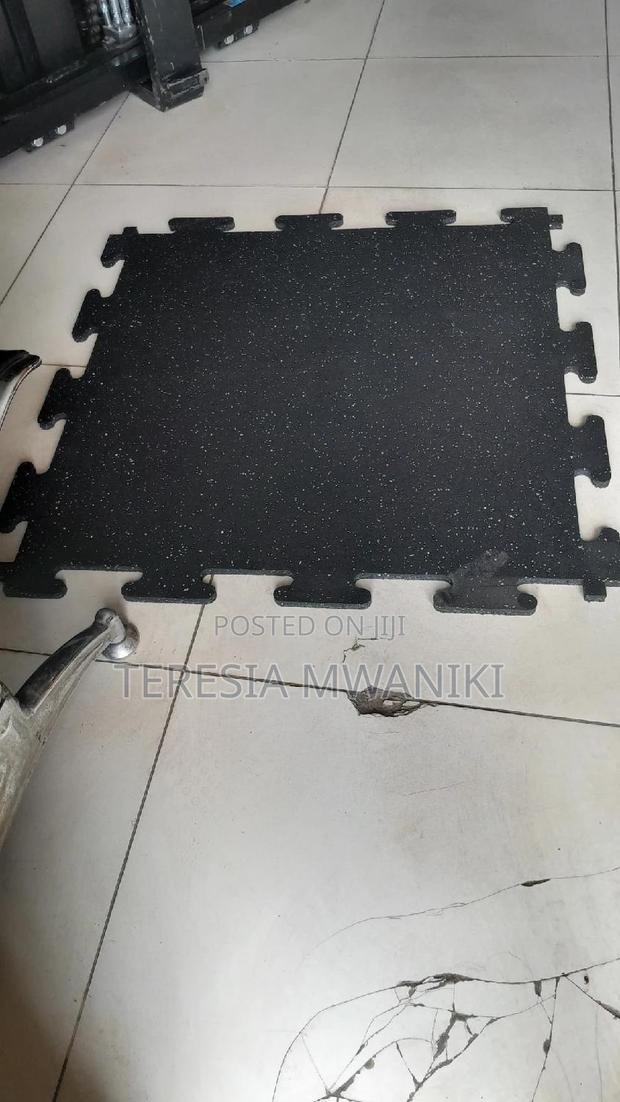 Heavy Duty Interlocking Gym Rubber - thumbnail 2