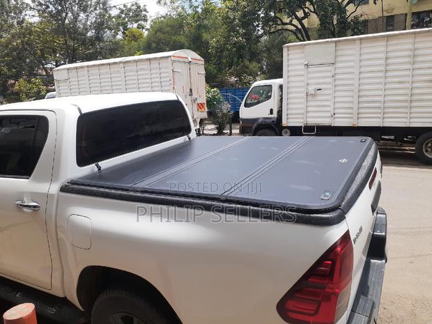 Tri-Fold Hard Lid Tonneau Cover for Toyota Hilux