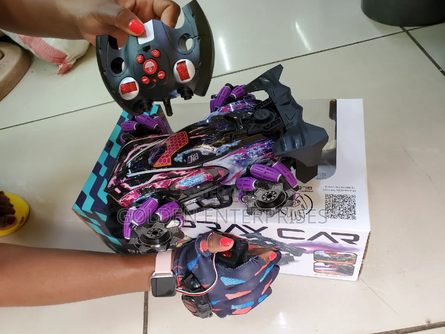 Rc Stunt Car With Kinetic Sensing Gloves and Controller