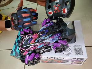 Rc Stunt Car With Kinetic Sensing Gloves With Controller - thumbnail 2