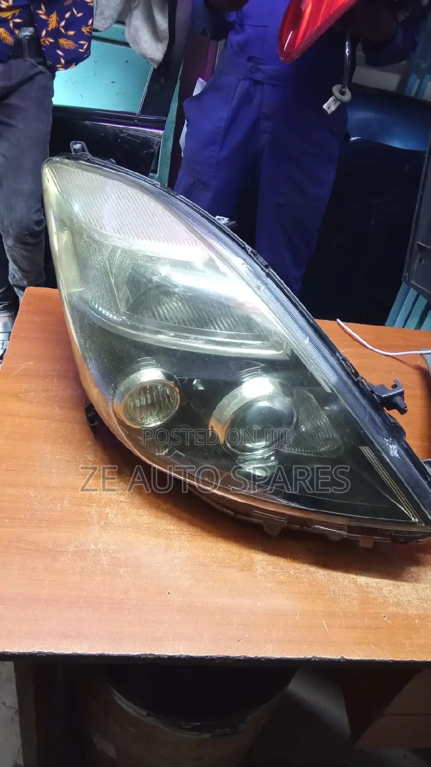 Isis Headlight Xenon