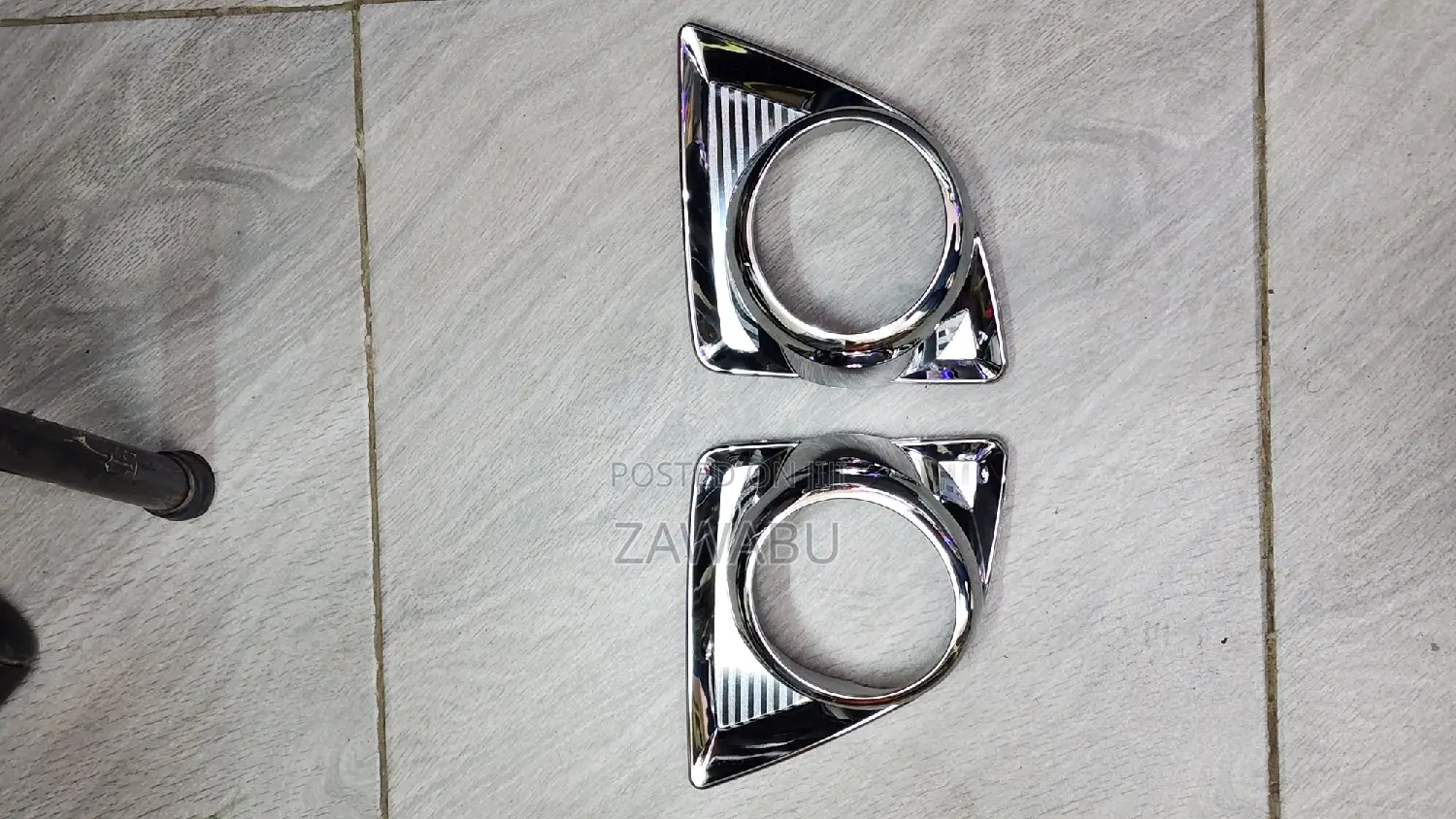 HIACE 7L Chrome Foglight Cover 2012_2017