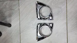 HIACE 7L Chrome Foglight Cover 2012_2017