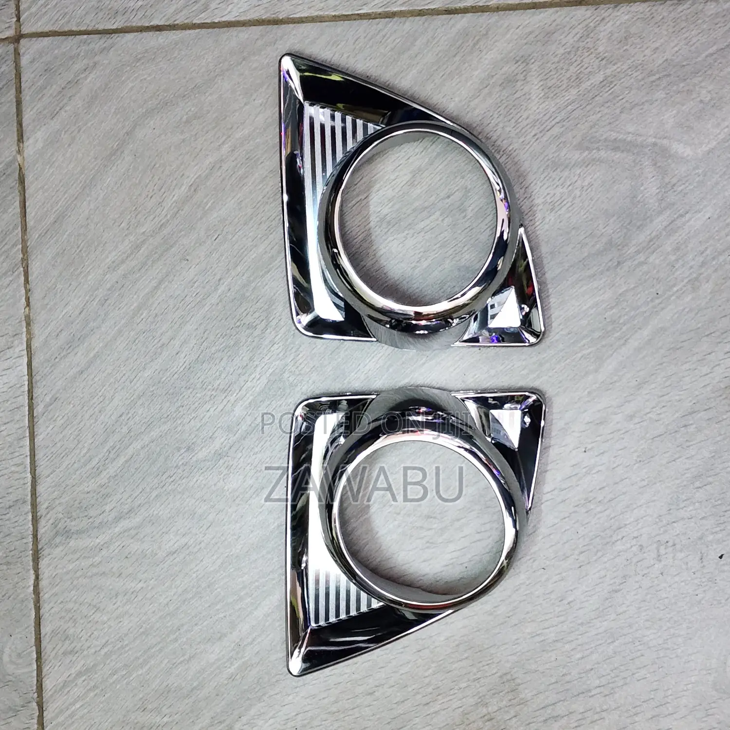HIACE 7L Chrome Foglight Cover 2012_2017