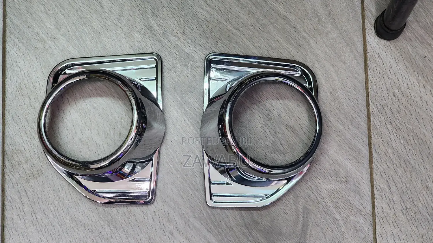 HIACE 7L Chrome Foglight Cover 2012_2017