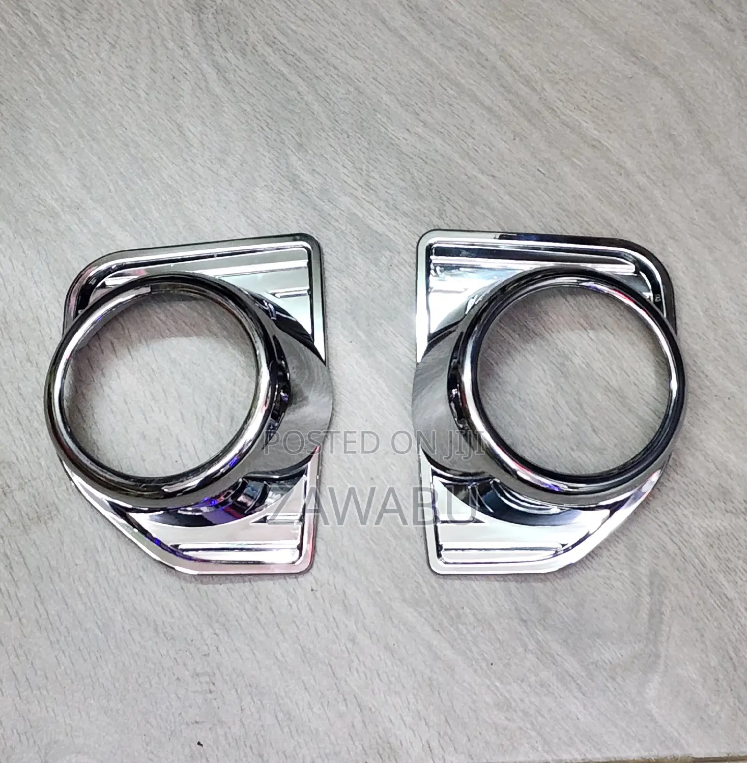 HIACE 7L Chrome Foglight Cover 2012_2017