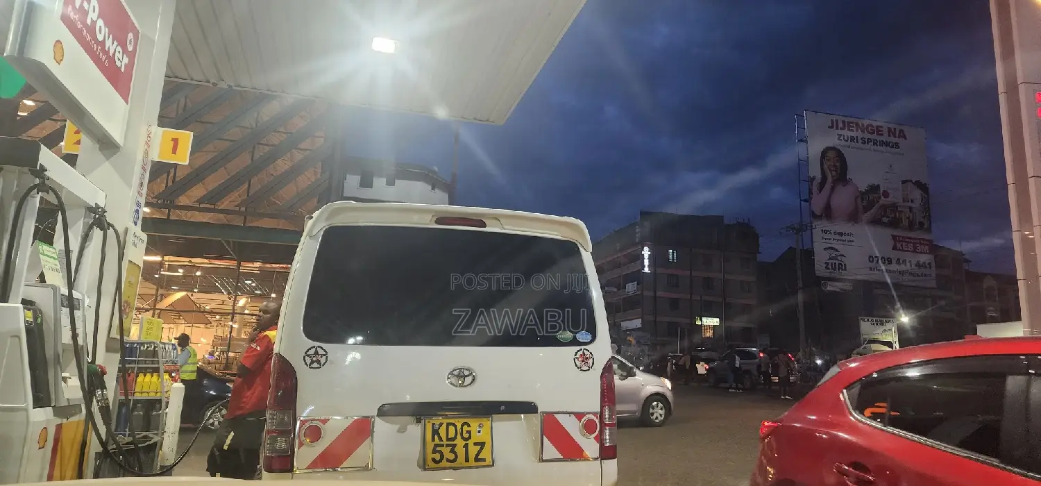TOYOTA Hiace 7L Rear Boot Spoiler