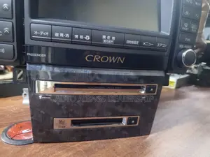 Radio Screen Toyota Crown With 2 Fan's.