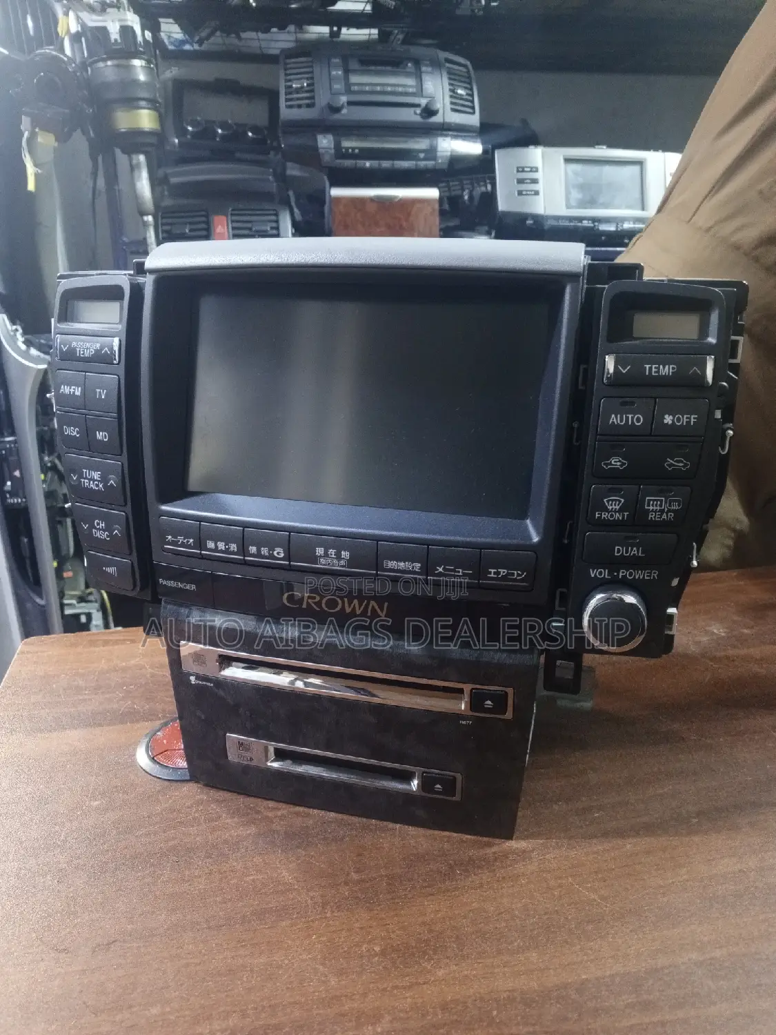 Radio Screen Toyota Crown With 2 Fan's.