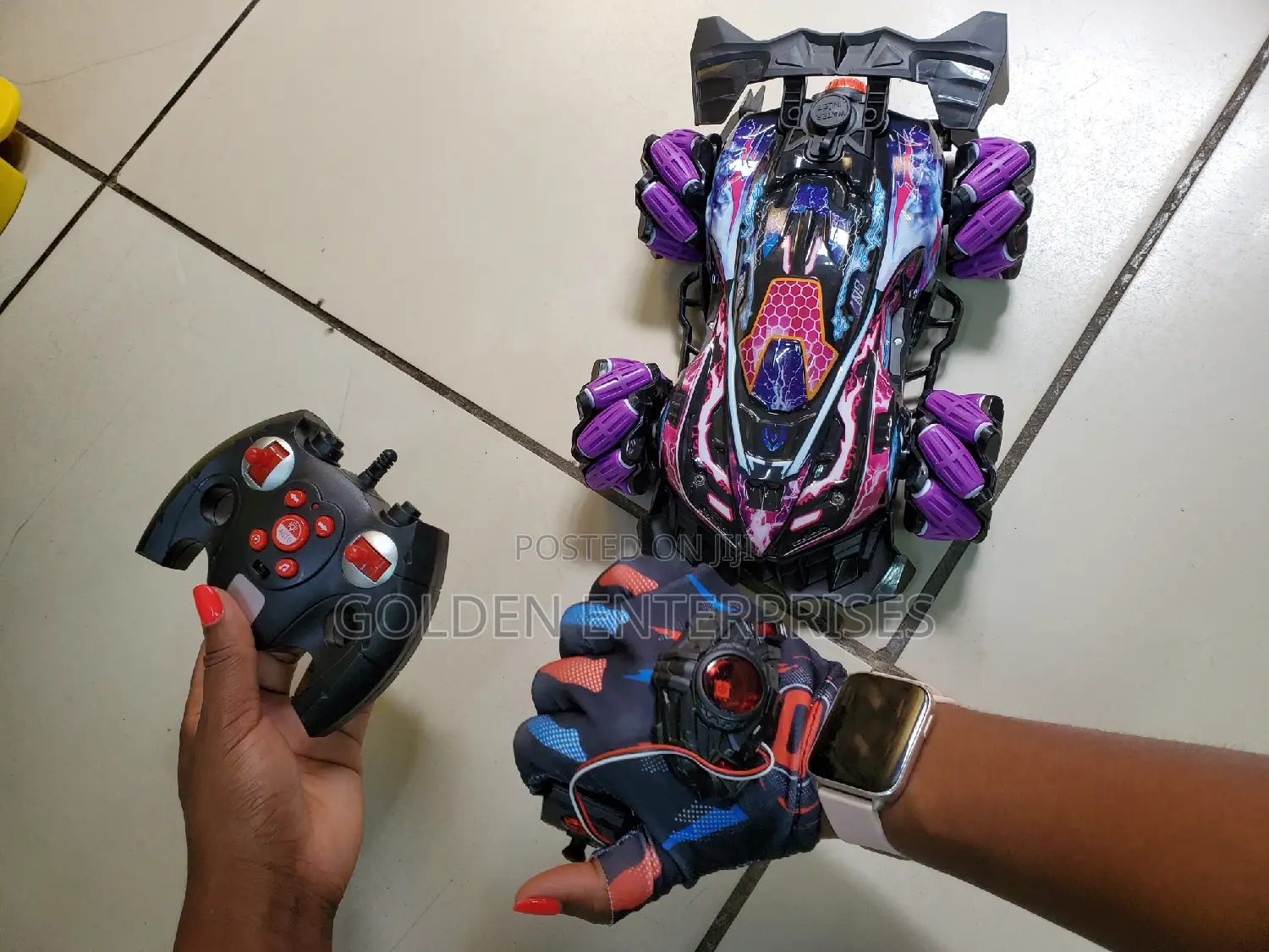 Rc Stunt Car With Kinetic Sensing Gloves and Controller