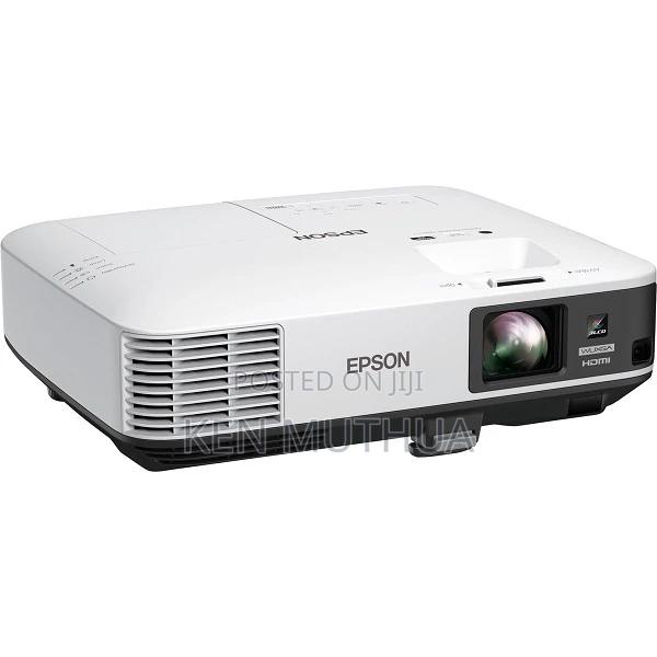 Epson EB-2250U Projector 3LCD 5000 Lumens - main view
