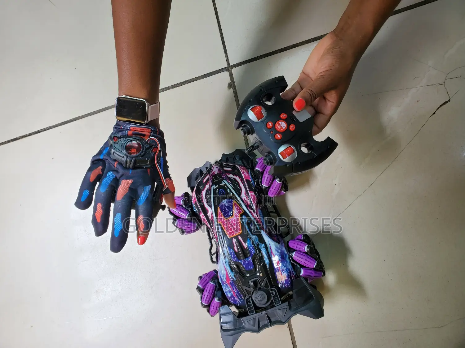 Rc Stunt Car With Kinetic Sensing Gloves and Controller