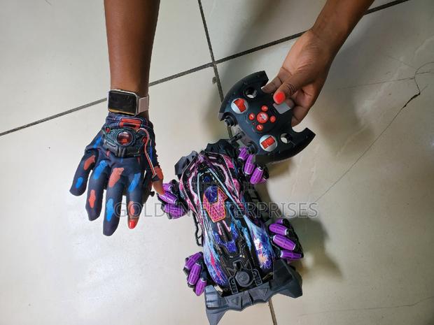 Rc Stunt Car With Kinetic Sensing Gloves and Controller - main view